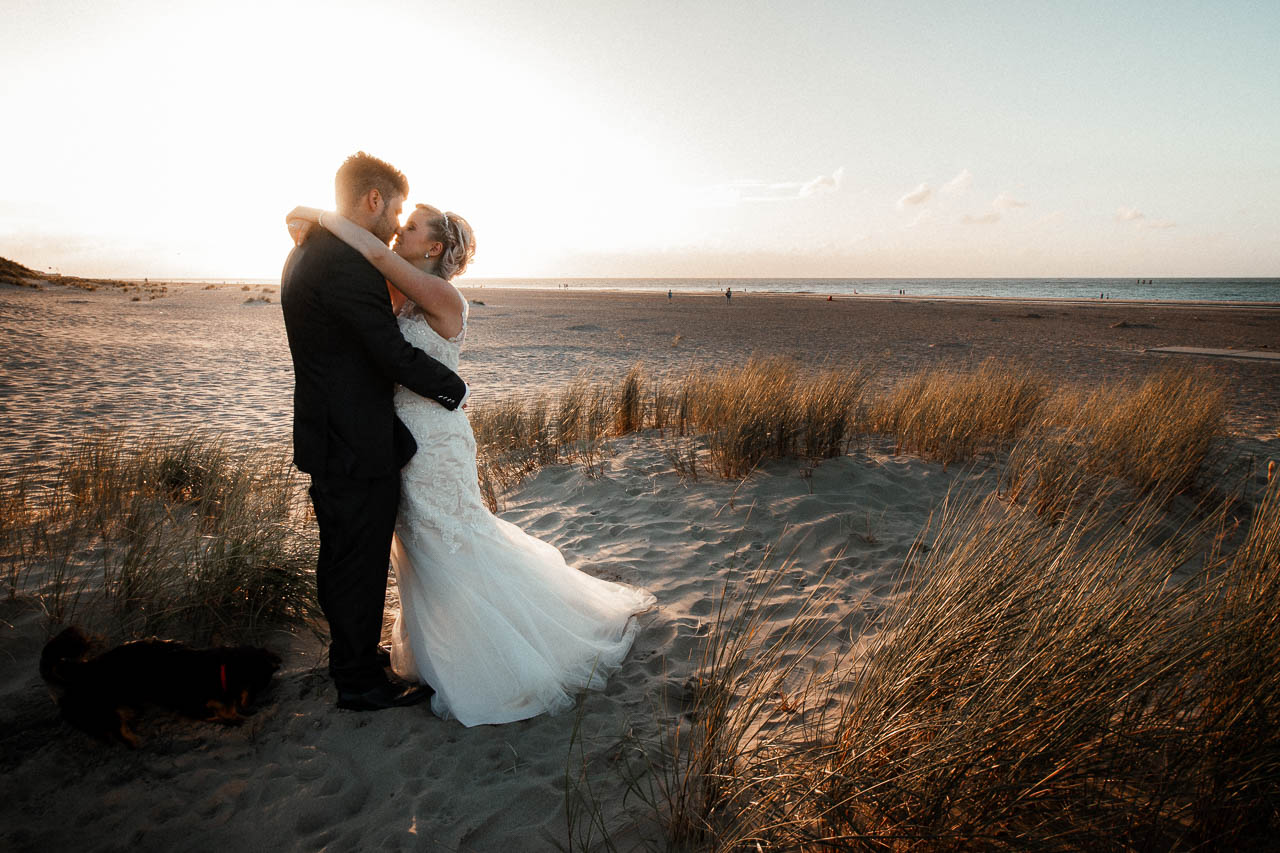 Hochzeitsfotograf Renesse, Holland: Lisa & Michael heiraten mit einer freien Trauung am Strand 57